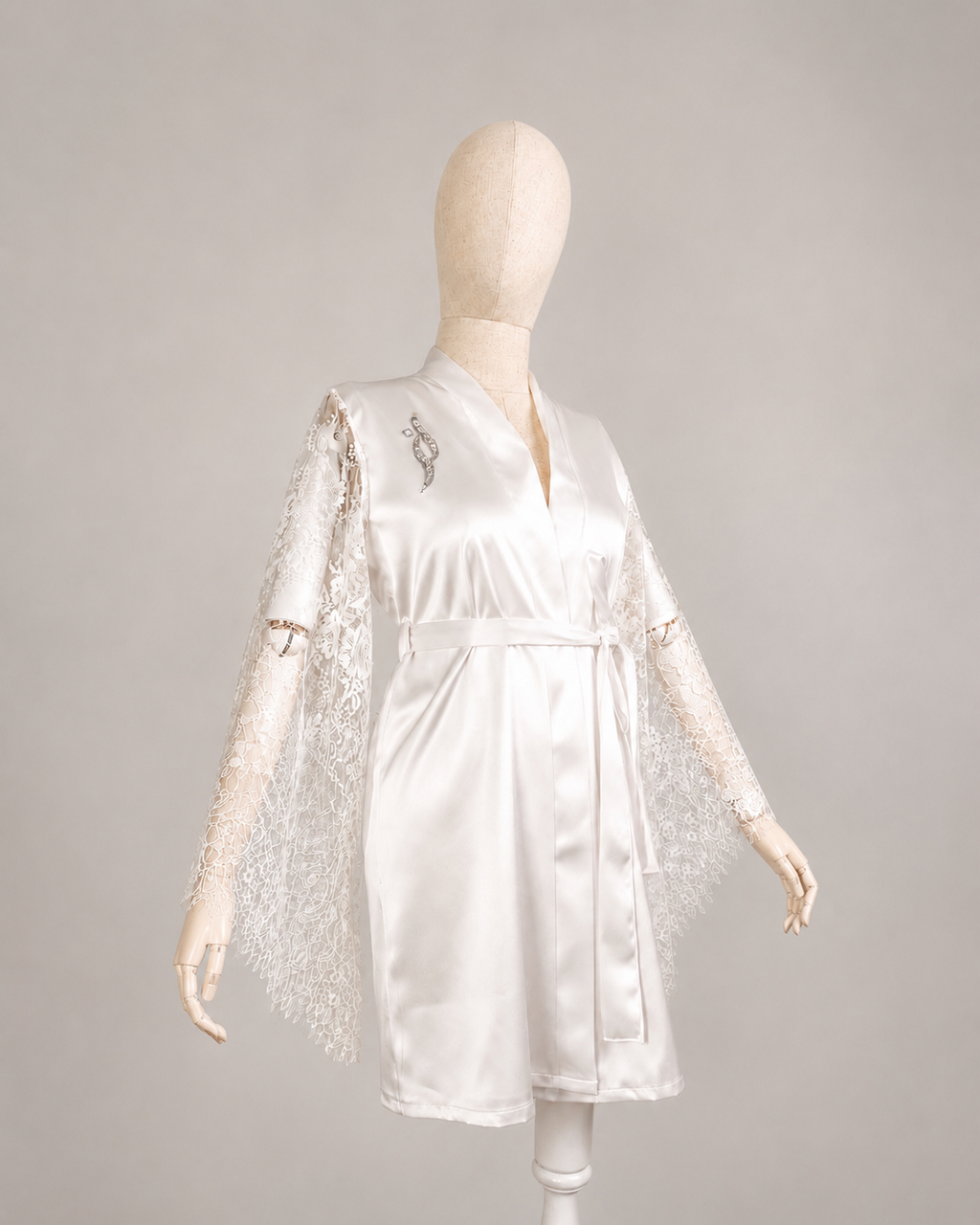LACE SLEEVES