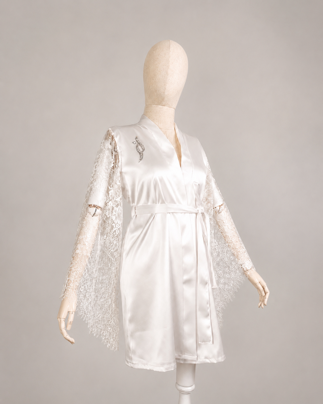 LACE SLEEVES